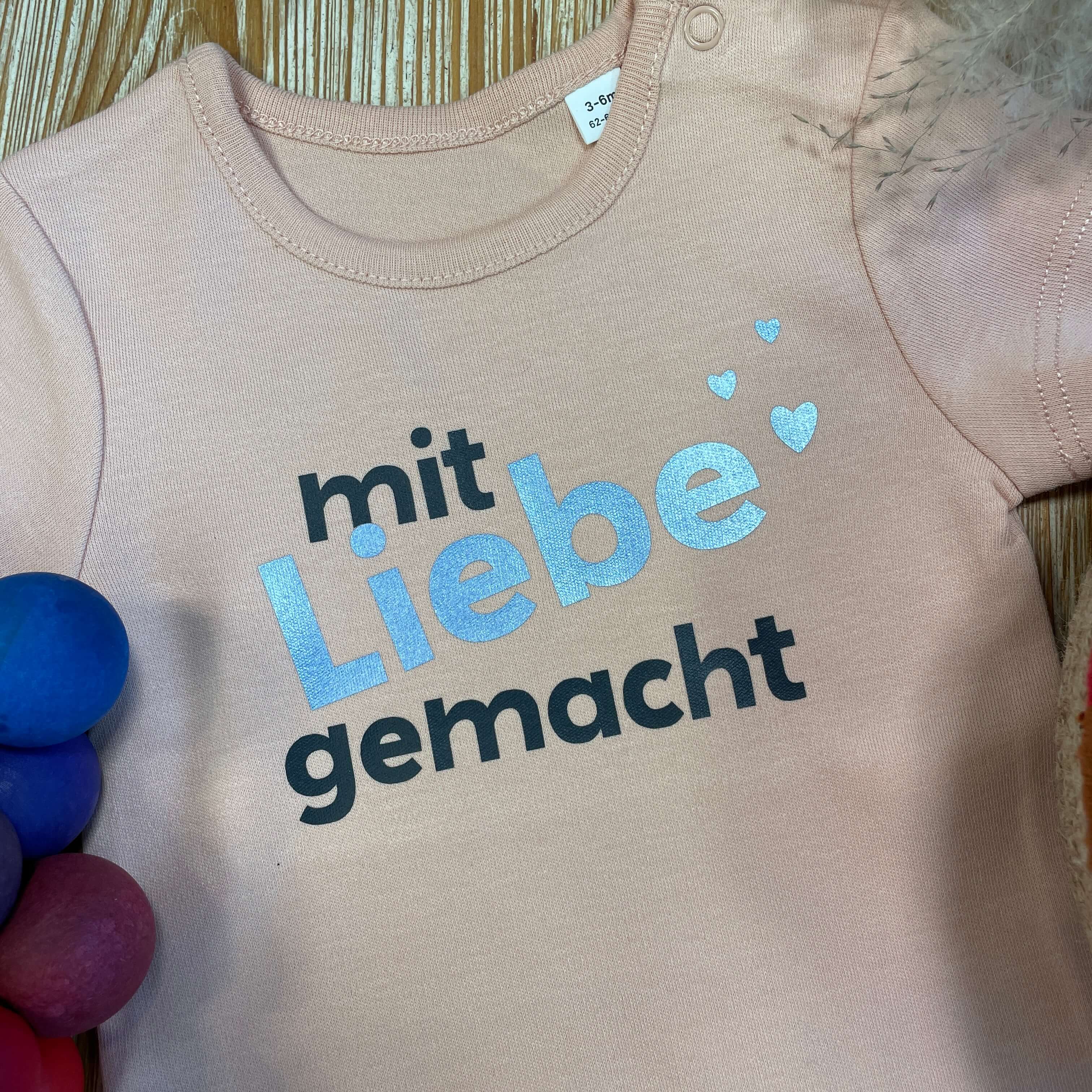 Body "Mit Liebe gemacht" Rosa/Blau